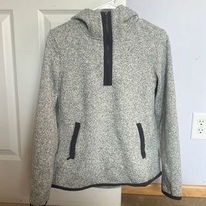 Lululemon 1/4 zip size 8